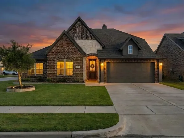 288 Brazos St, Burleson, TX 76028