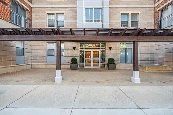 2 bed, 991 sqft, $4,700 — Photo 2