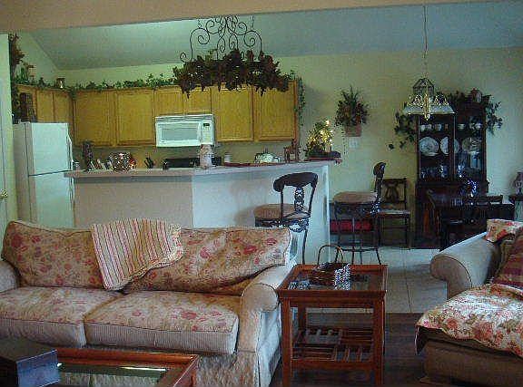 3rd image of 1600 Amanda Ln
