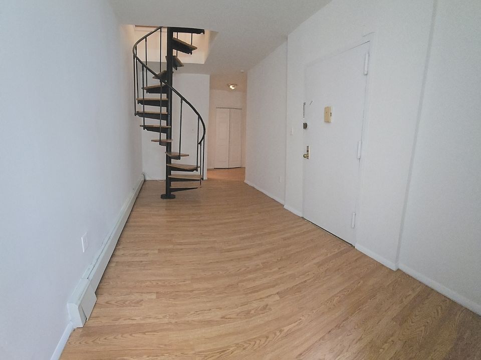 1st image of 205 W 102nd St APT 1D