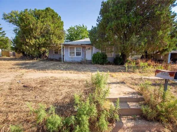 609 E McLendon St, Stamford, TX 79553