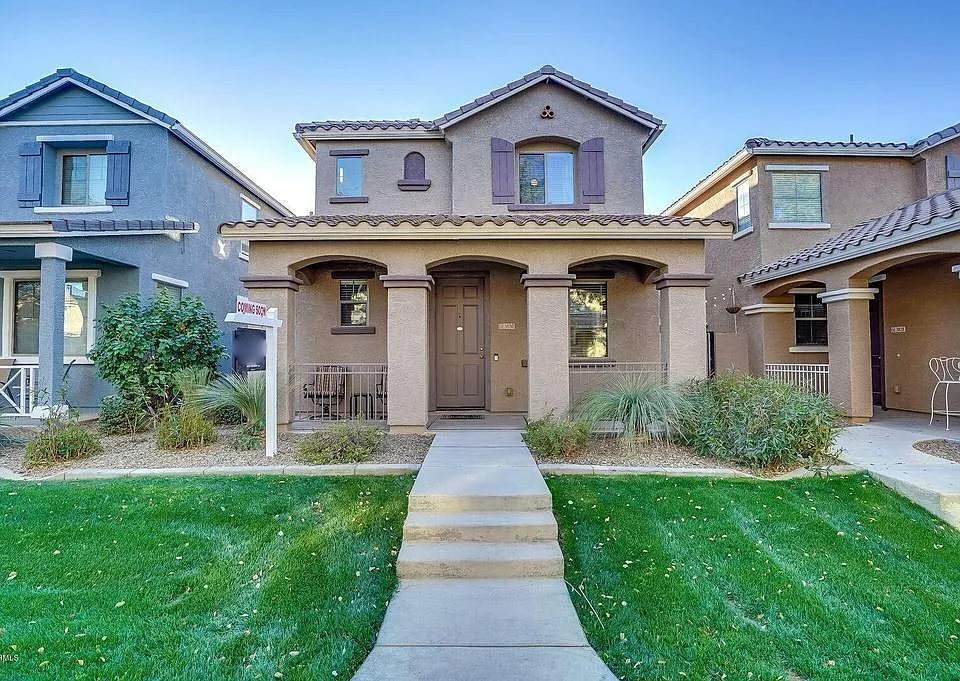 3830 E Santa Fe Ln