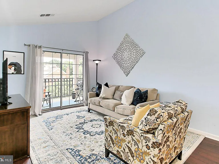 1100 Quaker Hill Dr #401 — Photo 8