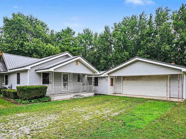 121 E Orange St, Cromwell, IN 46732