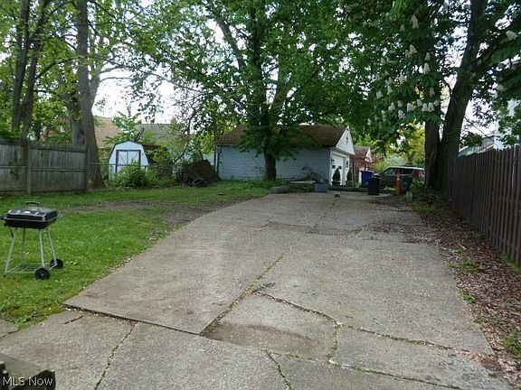 3rd image of 1605 Treadway Ave