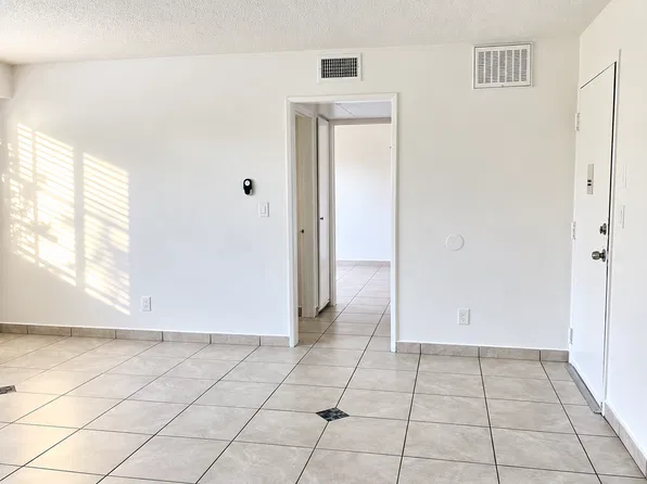 8513 Cedros Ave APT 3, Panorama City, CA 91402