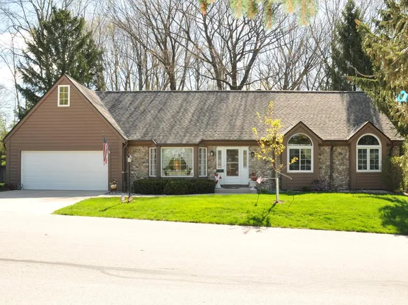 3830 South Oakridge COURT, Greenfield, WI 53228