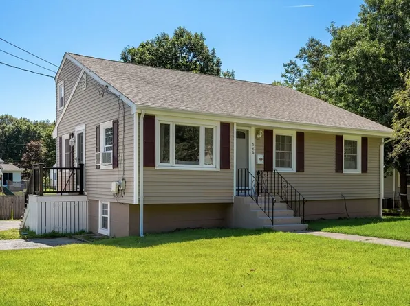 586 Salem St, Rockland, MA 02370