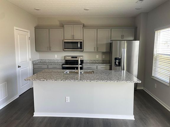 5th image of 1490 Hansberry Dr