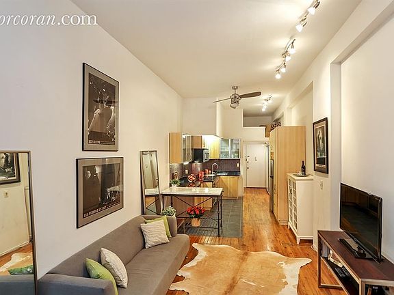 5th image of 23 Waverly Pl APT 3M