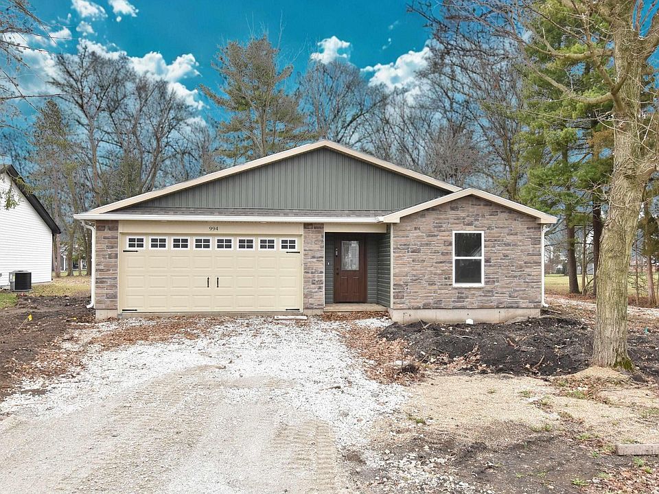 1st image of 994 E 8th St