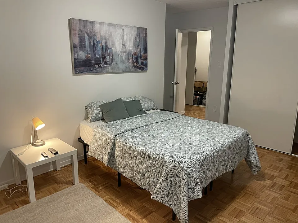 77 Huntley St #523A