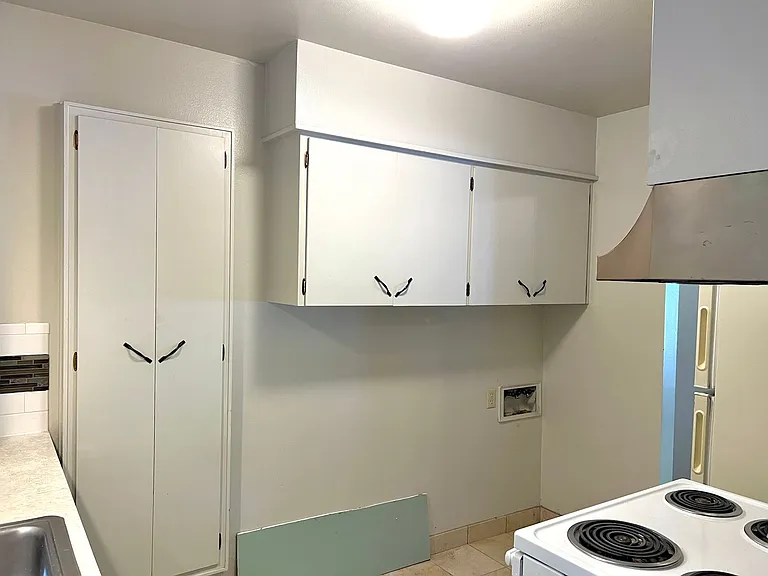 300 Lincoln St — Photo 6