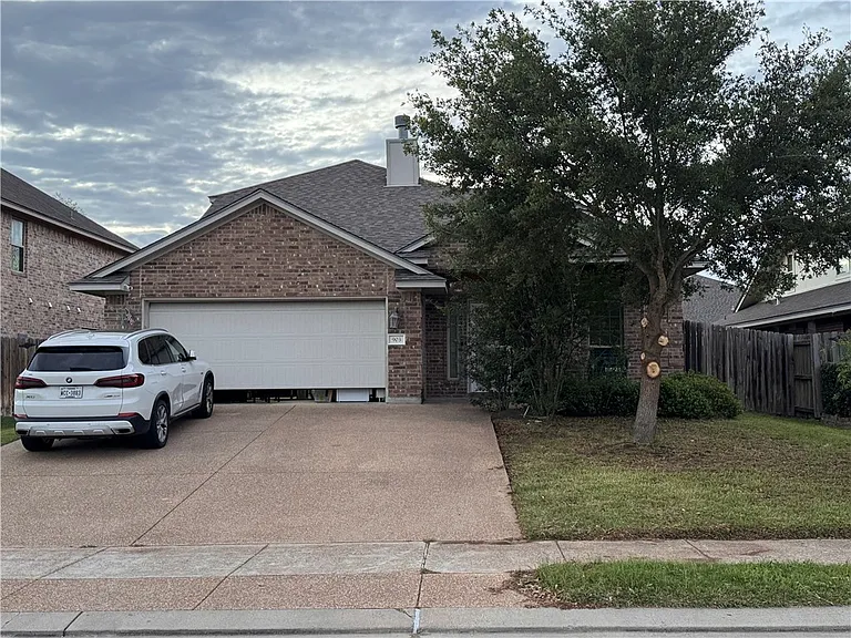 903 Emerald Dove Ave — Photo 1