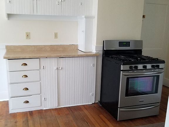2nd image of 12 Kinsley St APT 1