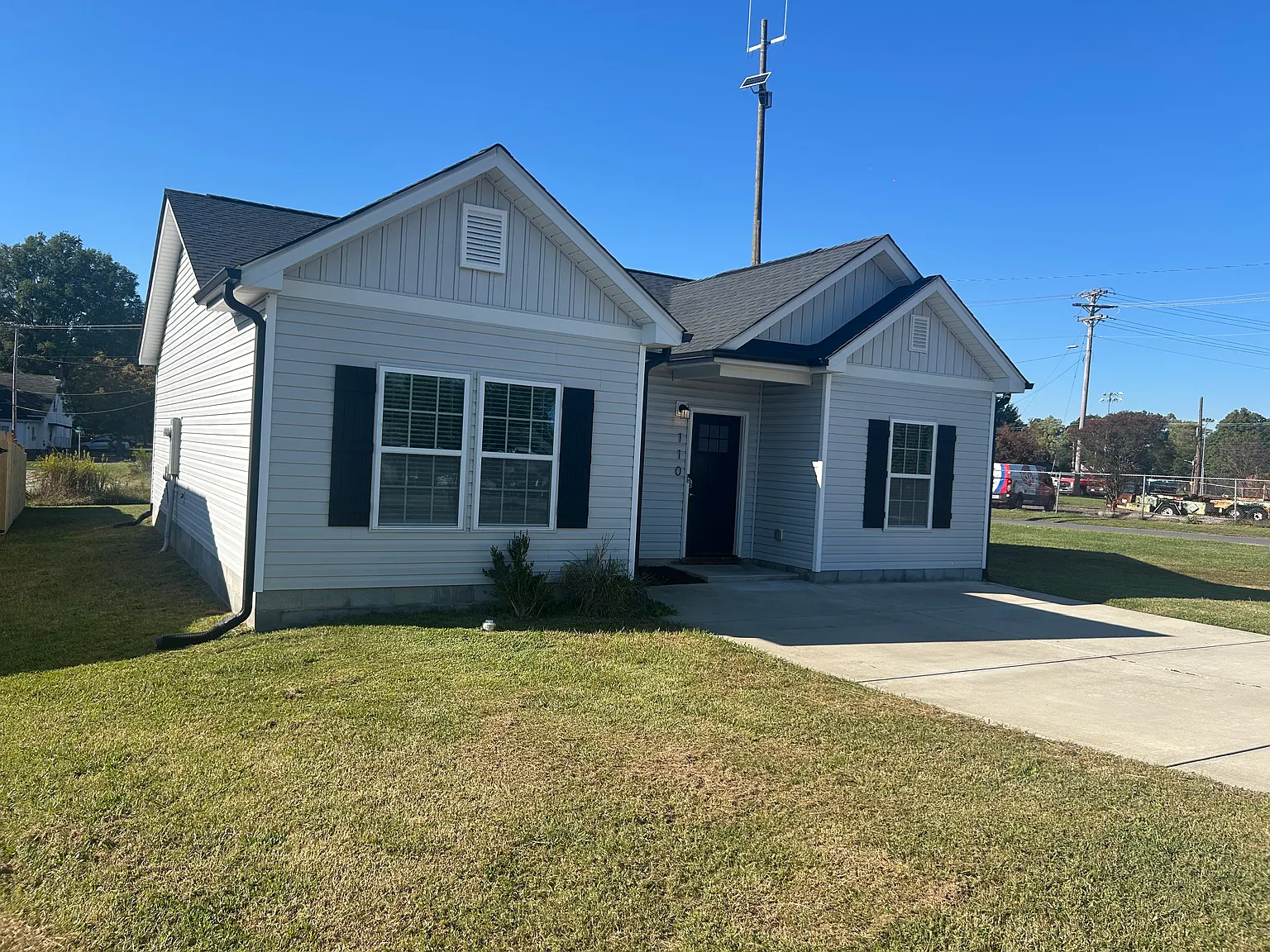 3 bed, 1200 sqft, $1,675 — Photo 2