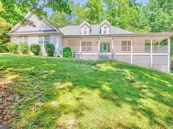 125 Silverthorn Dr, Tyrone, GA 30290