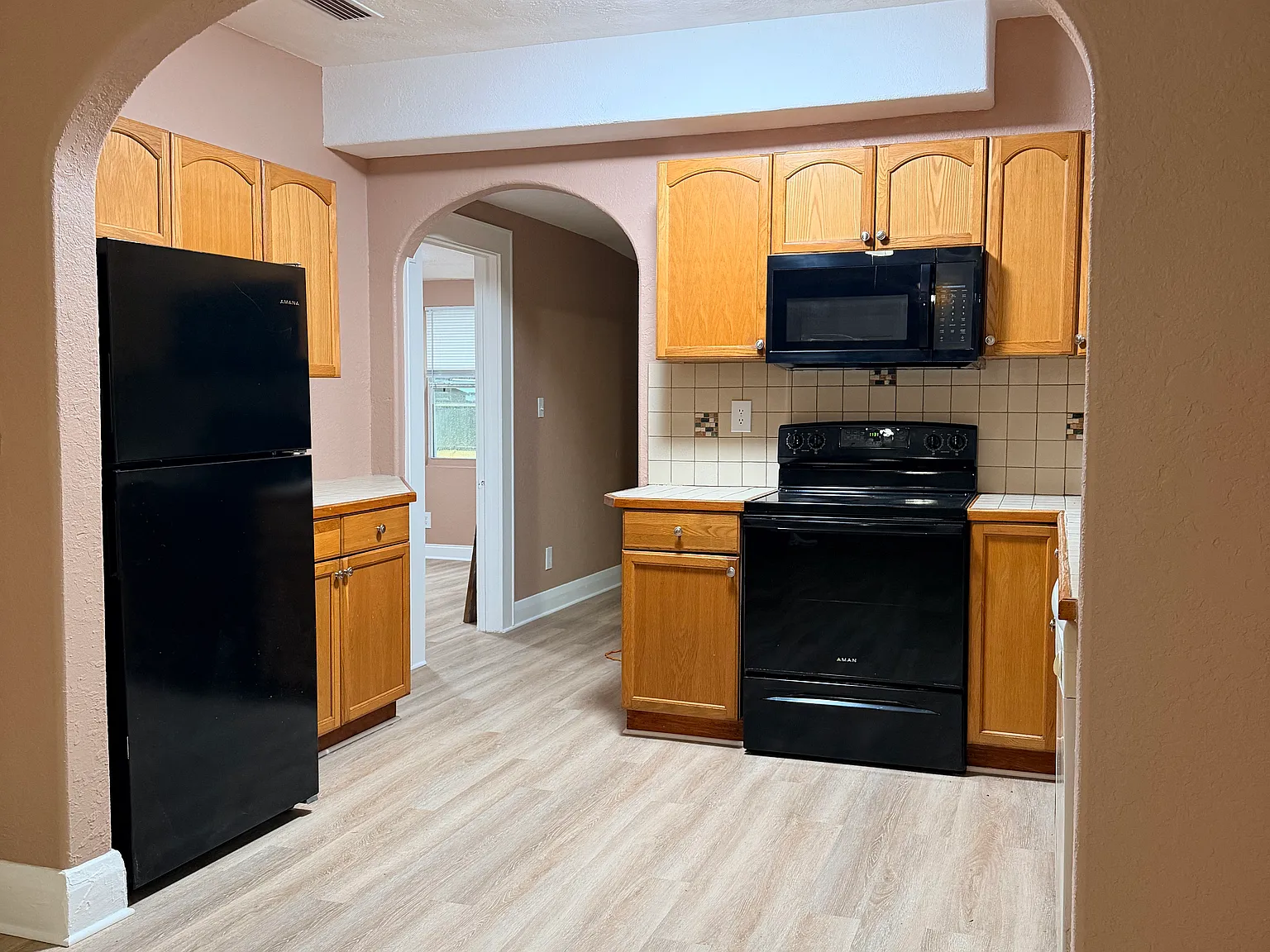 2908 N Woodrow Ave — Photo 2