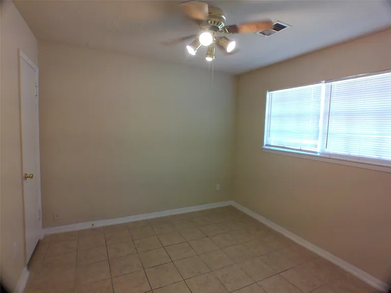 1301 Glenmore Dr — Photo 16
