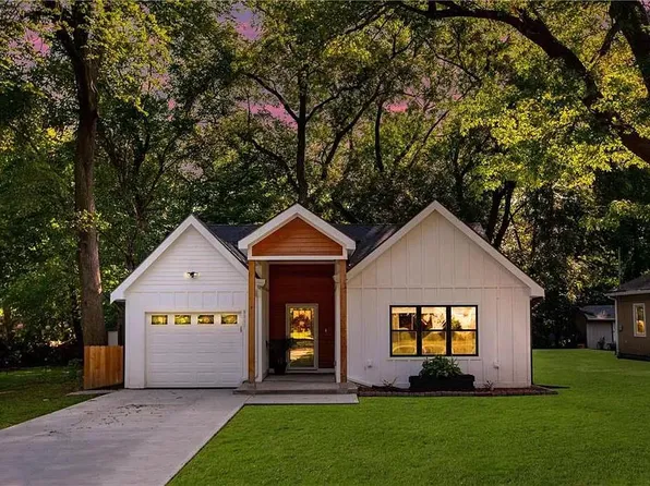 8511 Hayes St, Overland Park, KS 66212