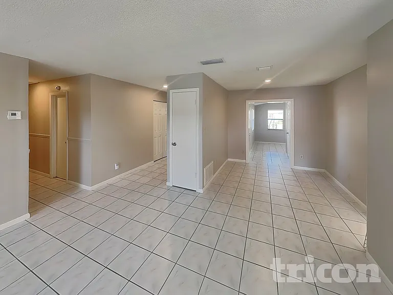 120 Waverly Dr — Photo 2