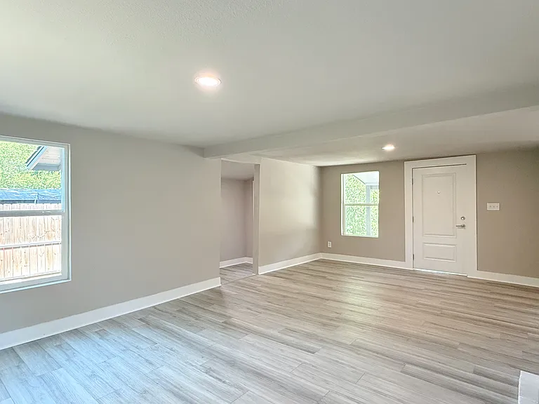 312 Avondale Ave — Photo 7