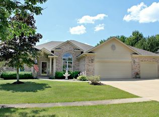 2220 Big Woods Dr, Batavia, IL 60510