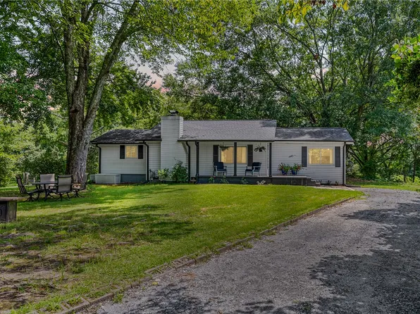 203 Muller Rd, Walhalla, SC 29691