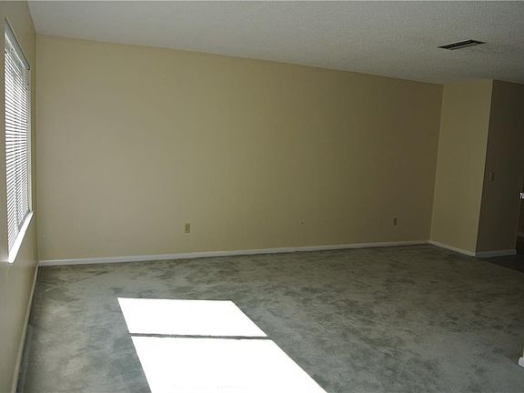 3rd image of 4016 Eastridge Dr