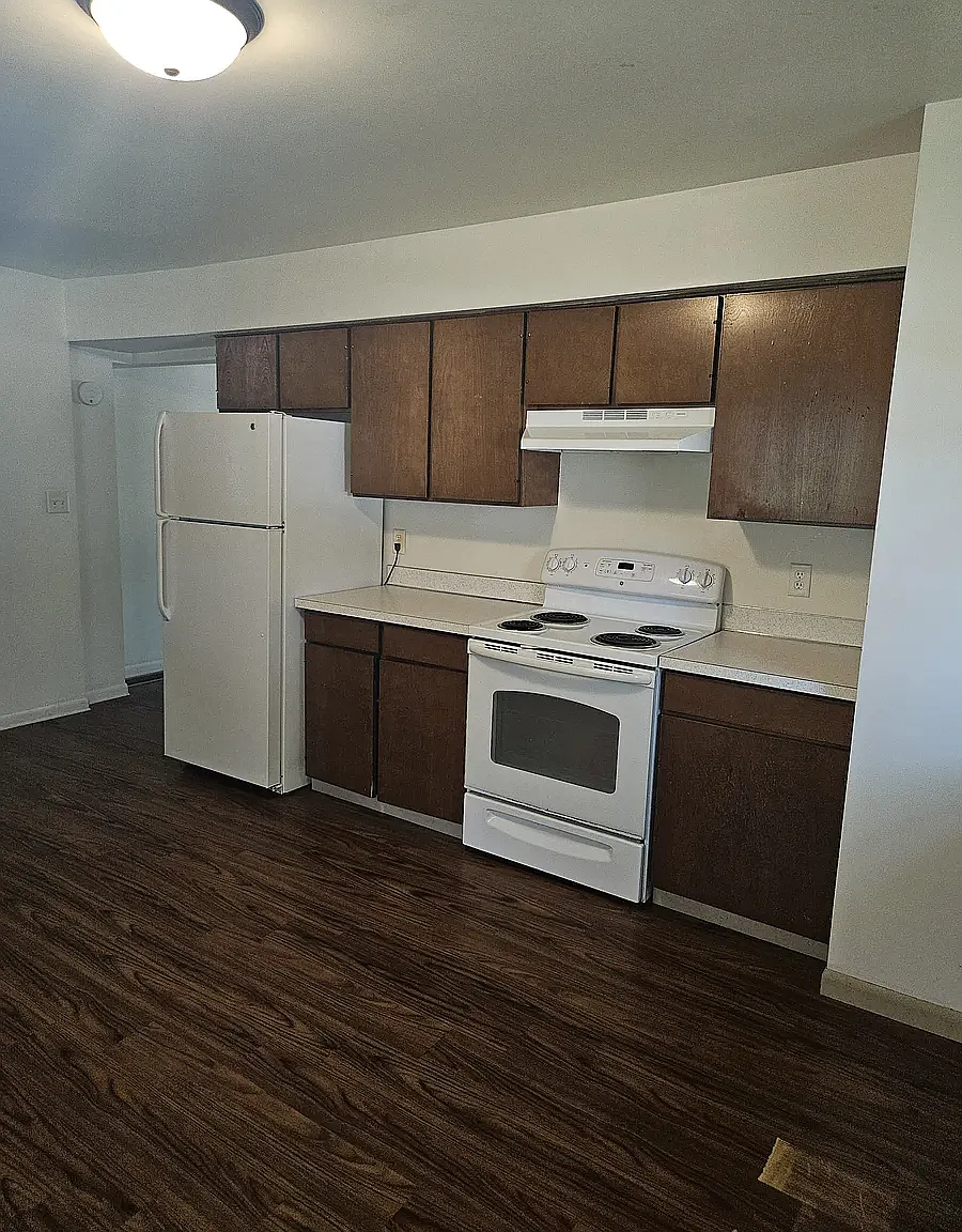4 bed, 1.5 bath, $1,900 — Photo 2
