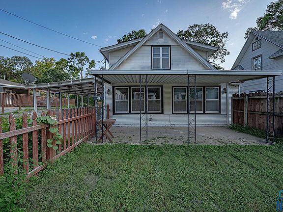 2nd image of 2806 2nd St