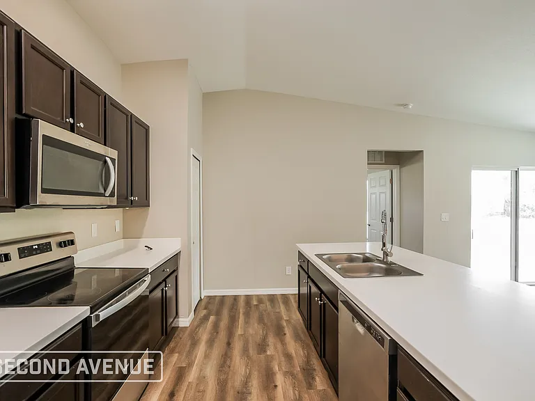 2512 54th St SW — Photo 2