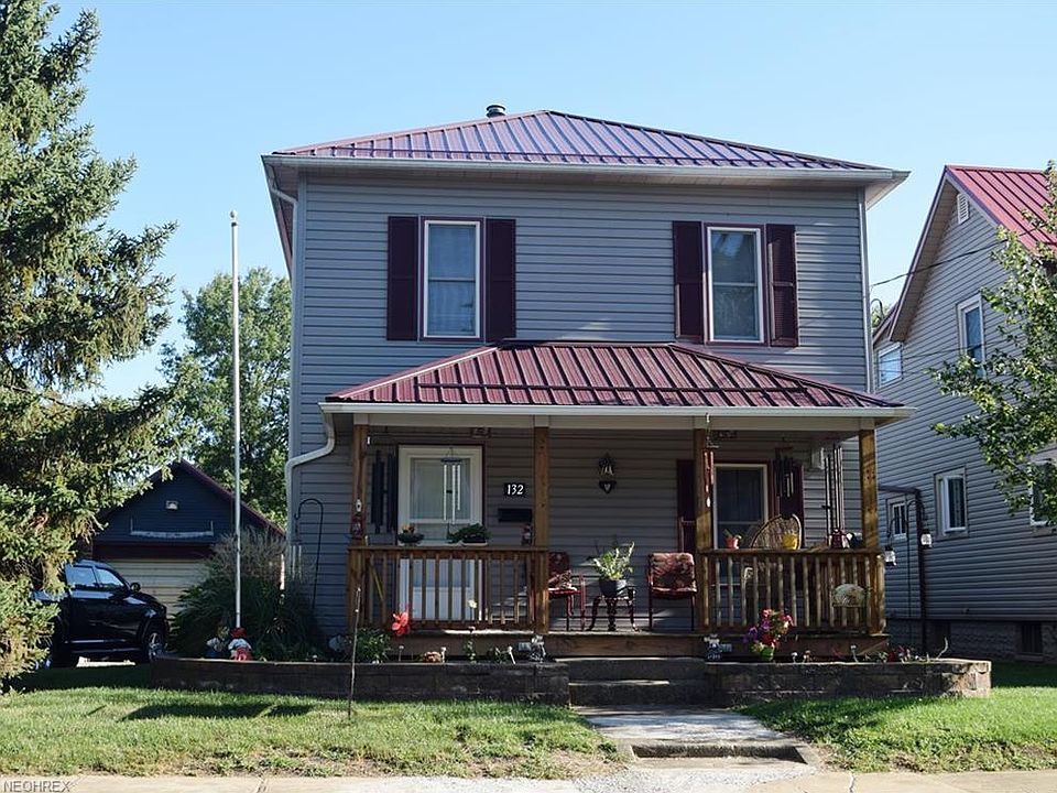 1st image of 132 4th St NE