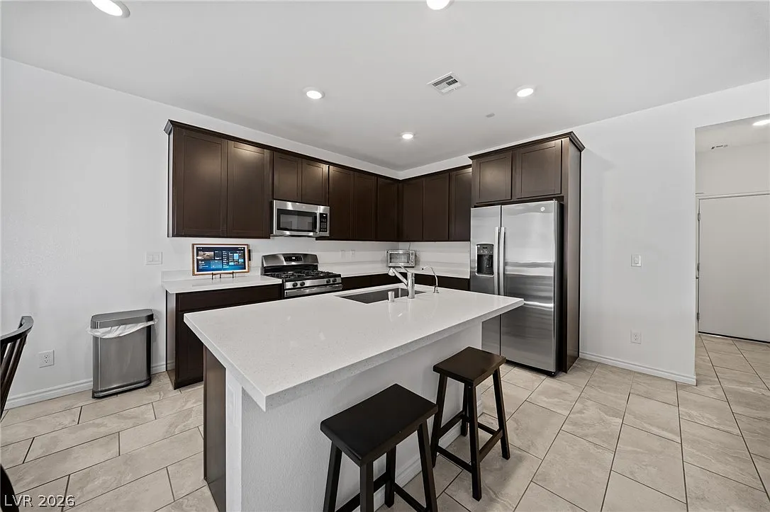 2 bed, 2.5 bath, 1657 sqft, $2,200 — Photo 4