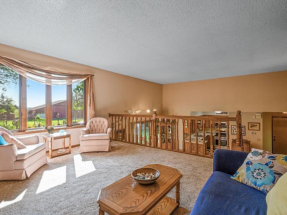 5th image of 35665 Falcon Ave