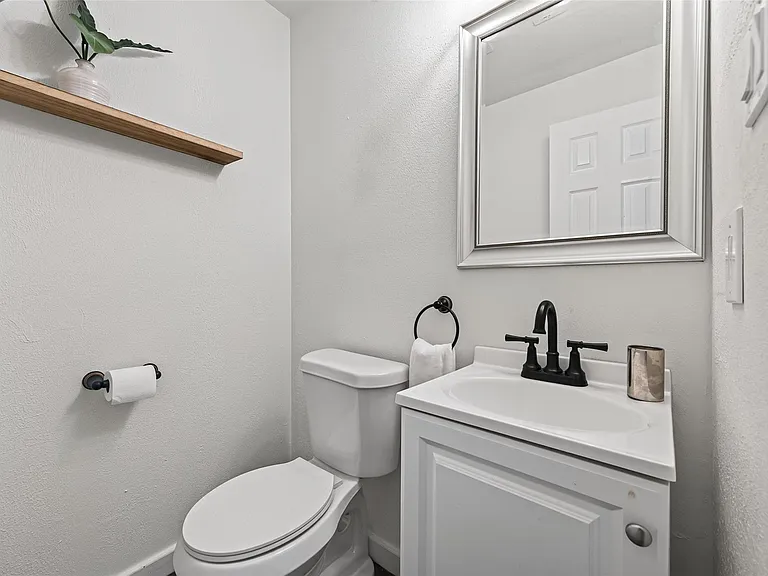 708 W Clay St — Photo 21