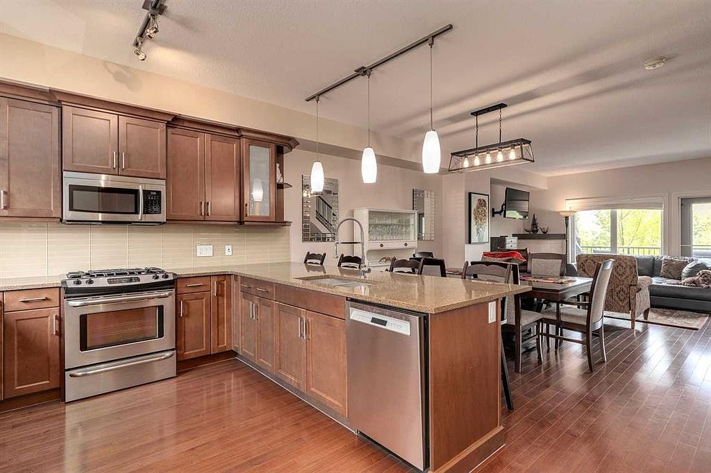 407 NE Valley Ridge Mnr NW