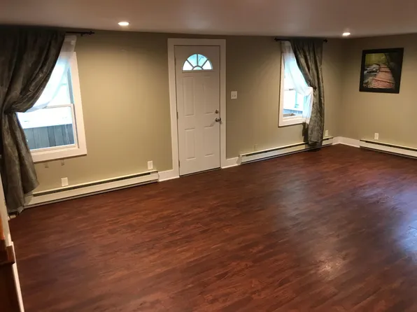 8 Circle Ave, Wapwallopen, PA 18660