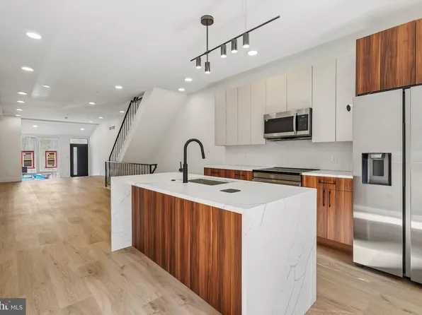 28 E Pleasant St, Philadelphia, PA 19119