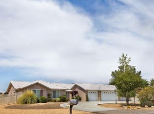 19156 Red Feather Rd, Apple Valley, CA 92307