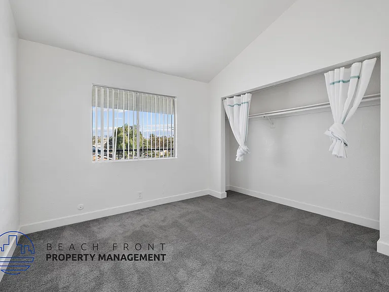 1375 Temple Ave — Photo 6