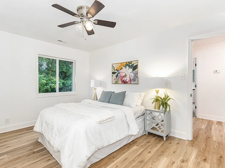 209 E Lavender Ave — Photo 20
