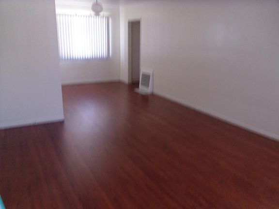 3rd image of 935 W Beach Ave