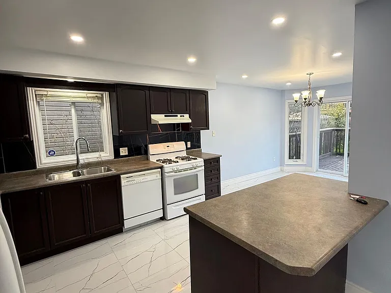 619 Fieldgate Cir — Photo 7