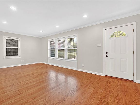3rd image of 2234 Helen Ave