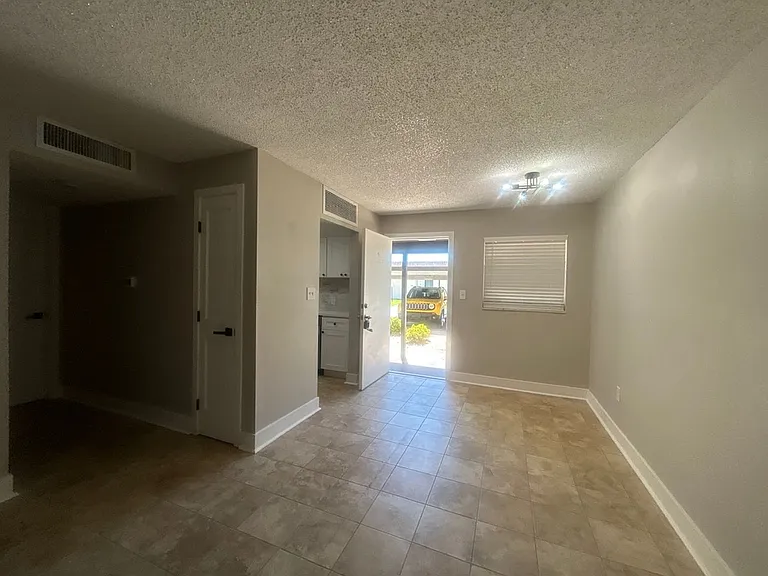 4901 Onyx Ln #102 — Photo 5