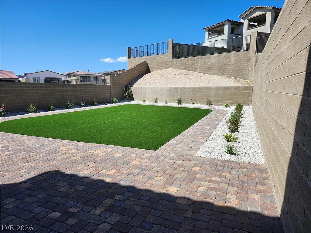 4 bed, 4.0 bath, 2242 sqft, $3,200 — Photo 4