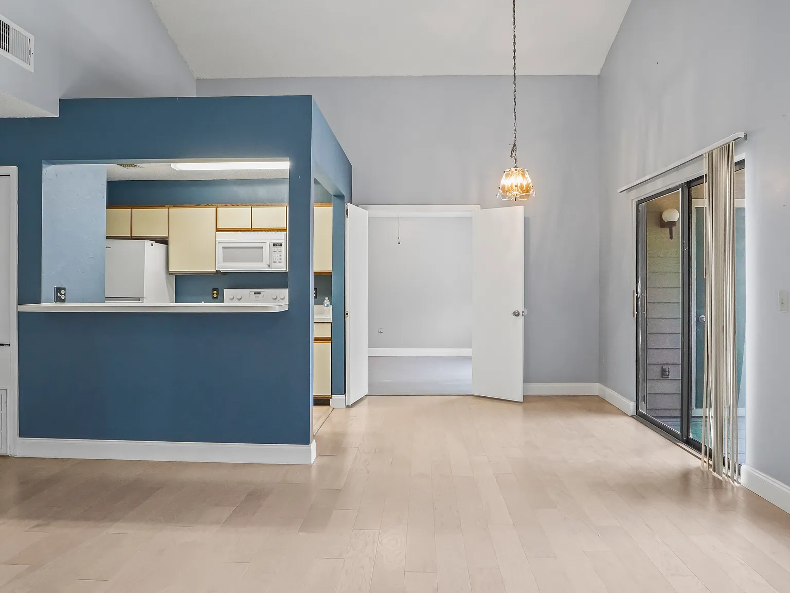 2 bed, 952 sqft, $1,600 — Photo 4