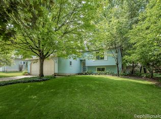 1010 Elmdale St NE, Grand Rapids, MI 49525