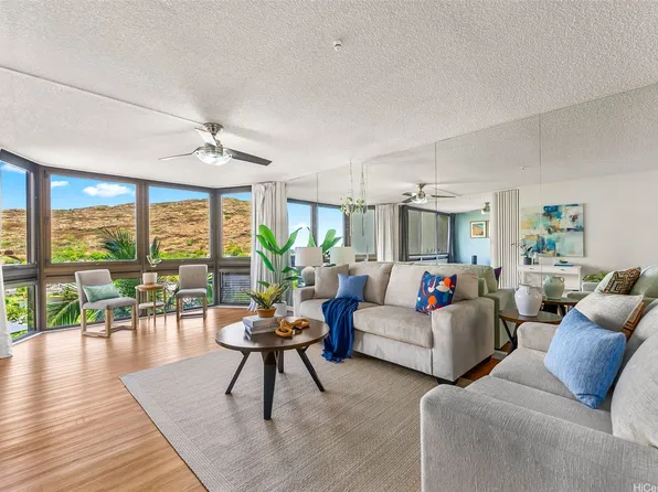 501 Hahaione St APT 17H, Honolulu, HI 96825